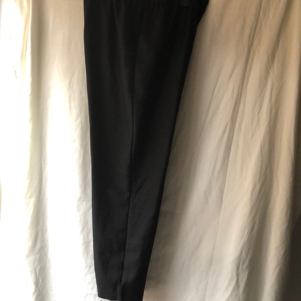 Women’s black pants with pockets